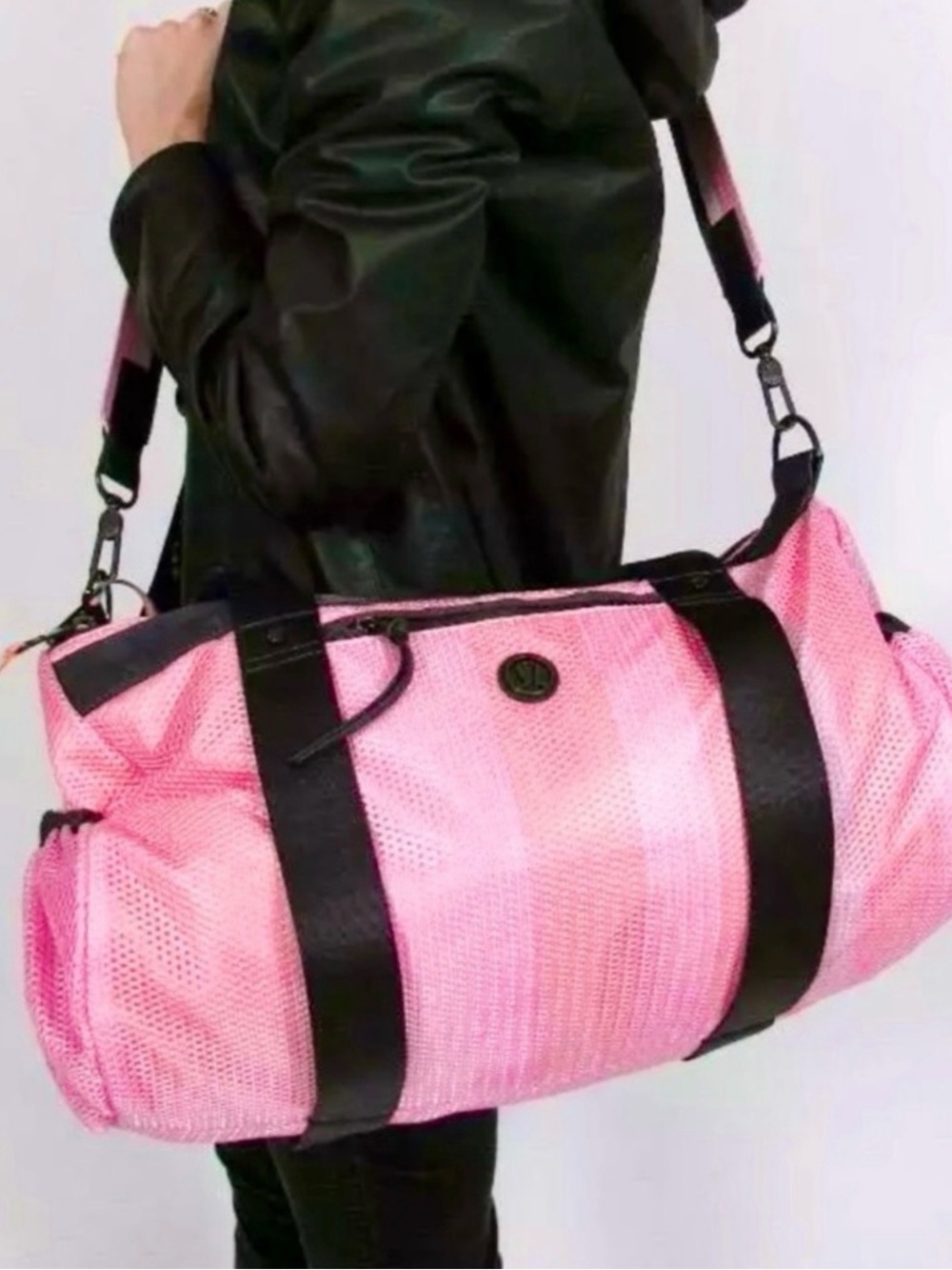 Lululemon run on duffle bag RARE - Picture 3 of 5